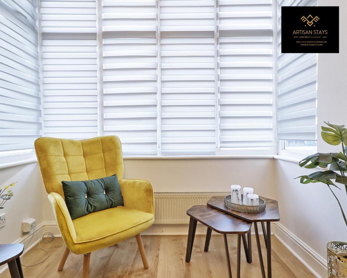 Stunning Tropical Oasis In Southend-On-Sea By Artisan Stays I Weekly Or Monthly Stay Offer I Free Parking I Sleeps 7 Екстериор снимка