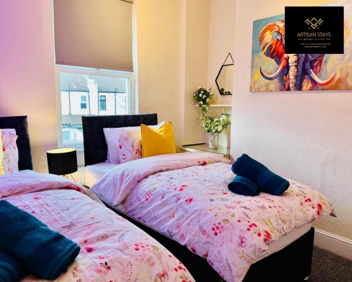 Stunning Tropical Oasis In Southend-On-Sea By Artisan Stays I Weekly Or Monthly Stay Offer I Free Parking I Sleeps 7 Екстериор снимка